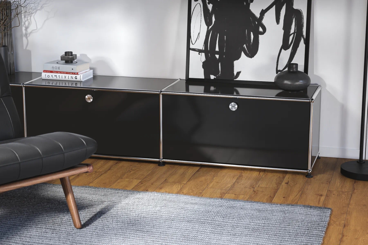 USM Haller Lowboard in Graphitschwarz