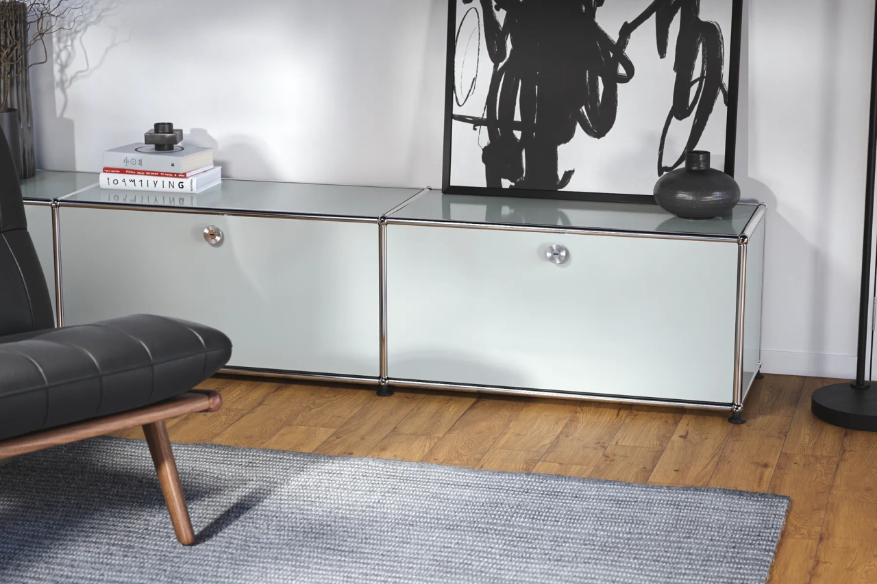 USM Haller Lowboard in Lichtgrau