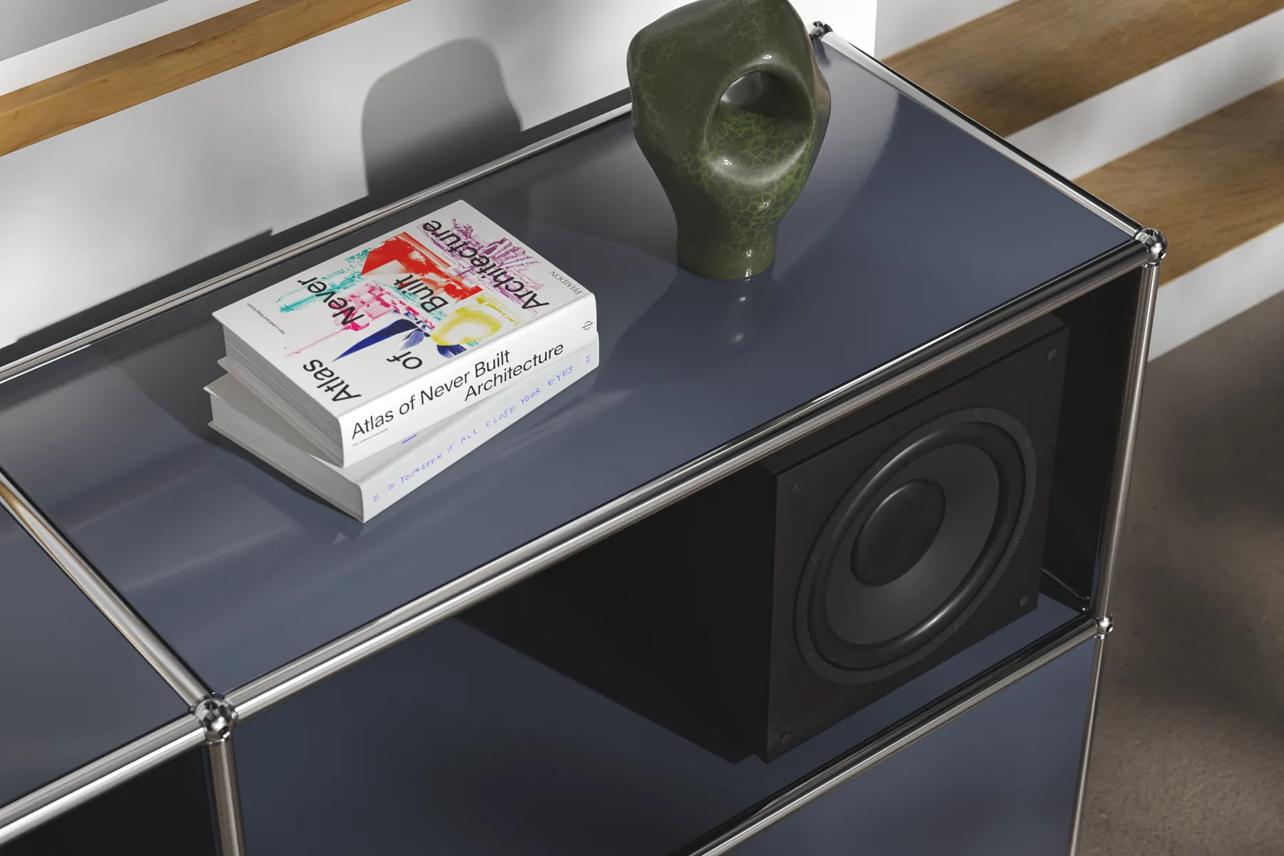 Nahansicht von USM Haller Sideboard mit offenen 2 Fächern in Anthrazitgrau