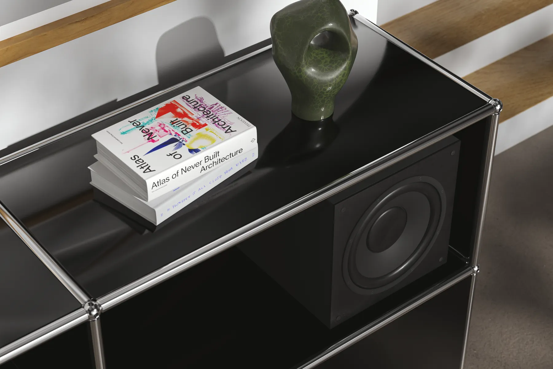 Nahansicht von USM Haller Sideboard mit offenen 2 Fächern in Graphitschwarz