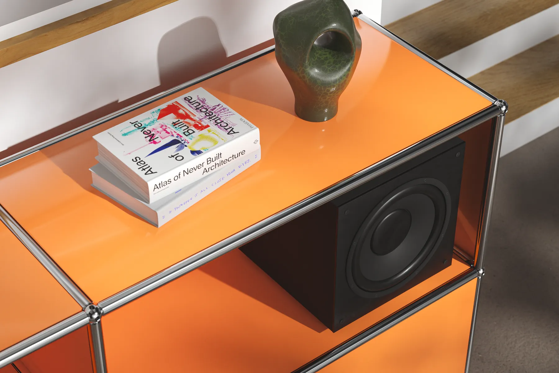 Nahansicht von USM Haller Sideboard mit offenen 2 Fächern in Reinorange