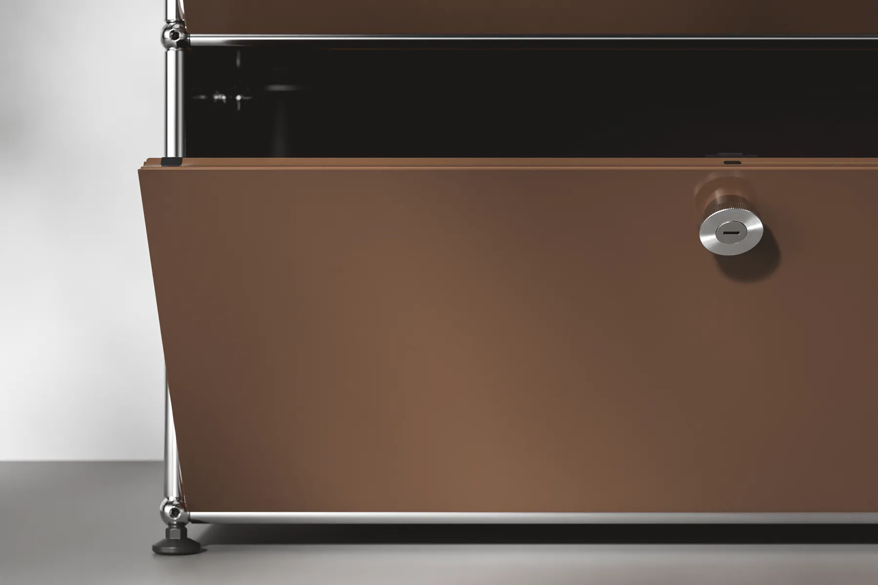 Offene USM Haller Klapptür mit Standardgriff in Braun