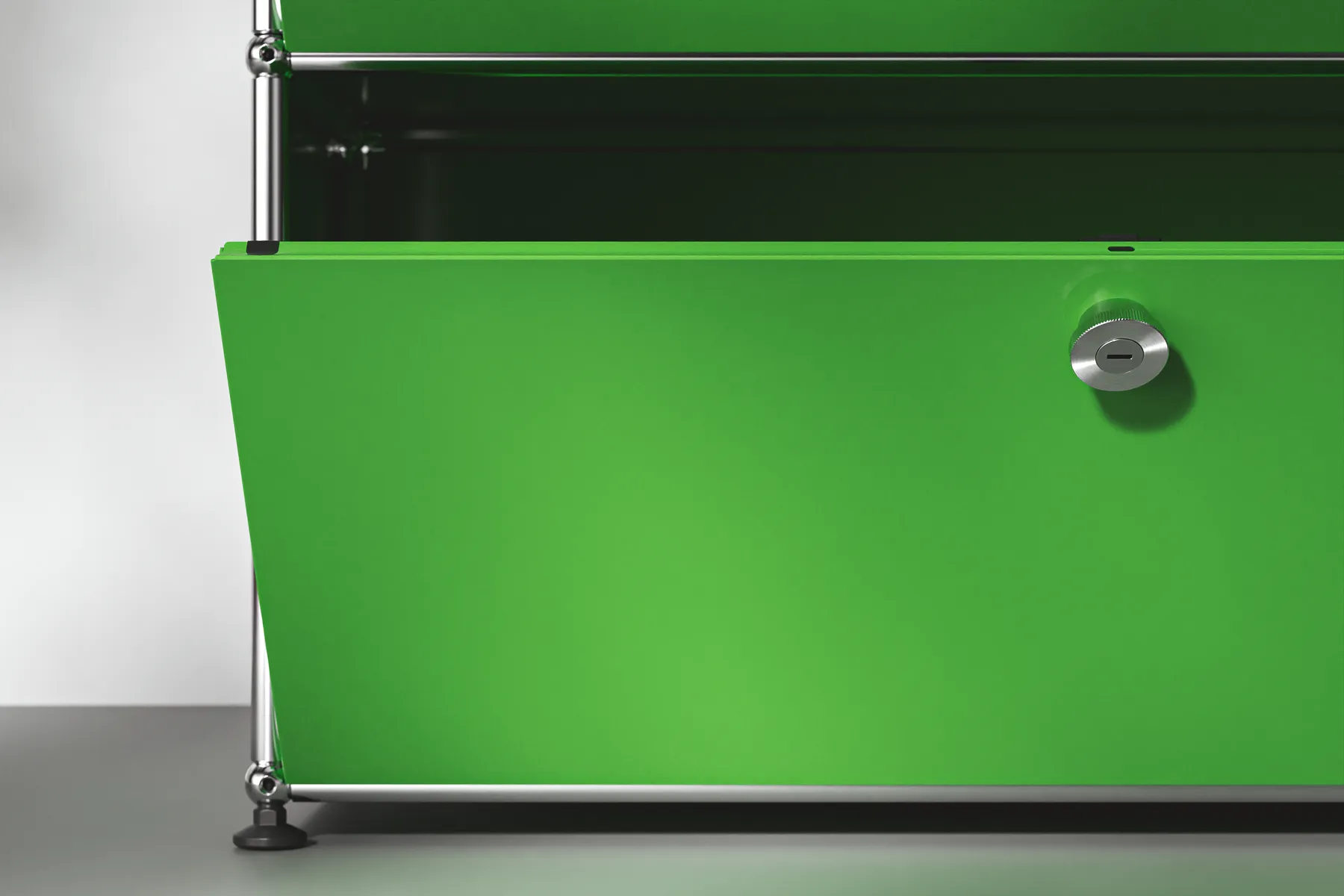 Offene USM Haller Klapptür mit Standardgriff in Grün