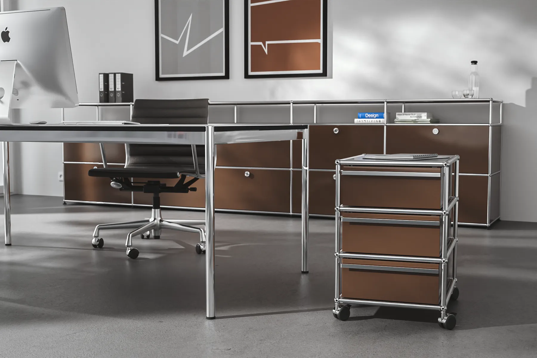 Büro Einrichtung mit USM Haller in Braun