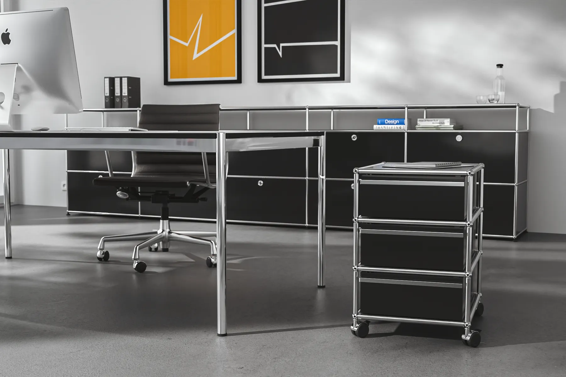 Büro Einrichtung mit USM Haller in Graphitschwarz