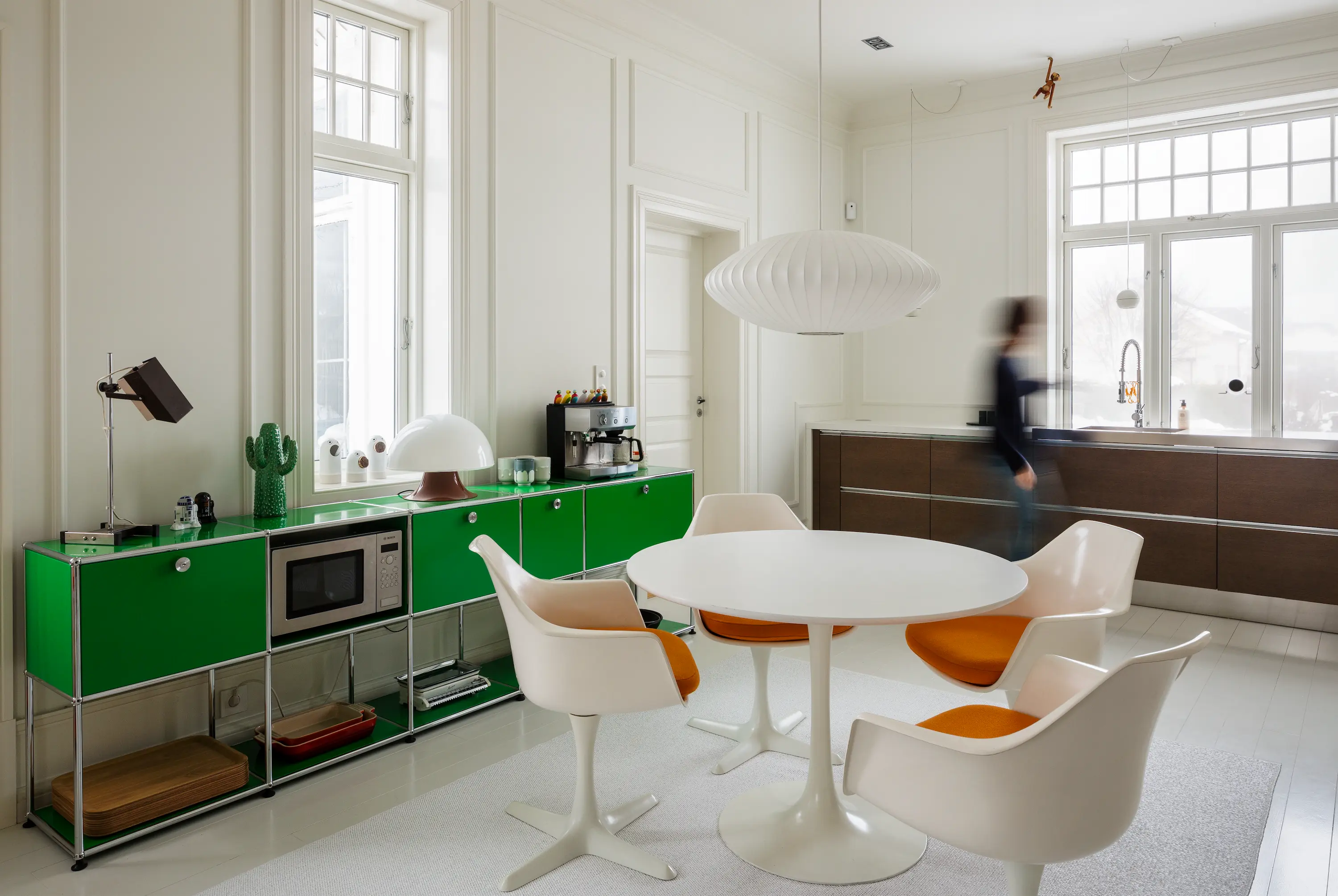 Knallige Möbel im Esszimmer