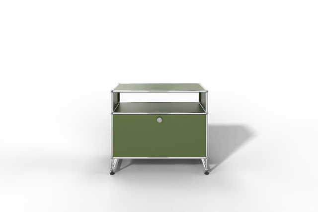 USM Haller Sideboard auf Sockel mit einer Klapptüre