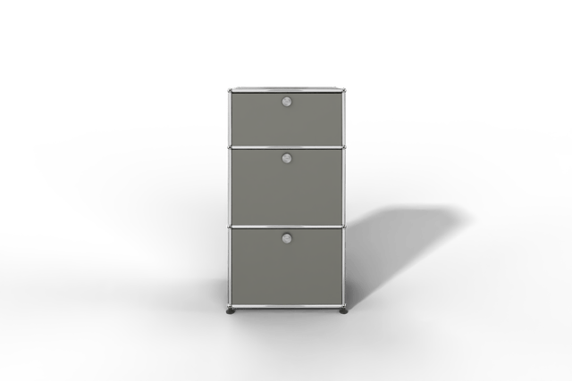 USM Haller schmales Highboard mit 3 Klapptüren.
