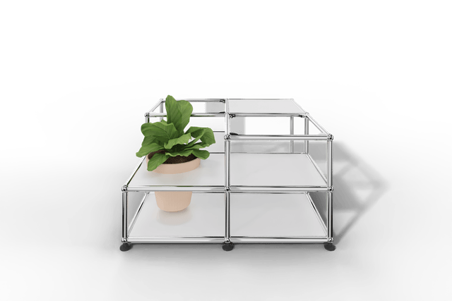 Couchtisch mit Glastablaren und Pflanzeneinsatz