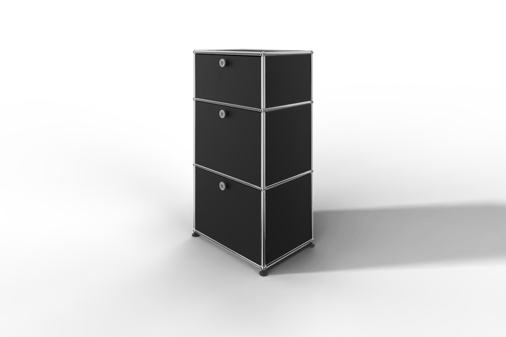 USM Haller schmales Highboard mit 3 Klapptüren. Produktbild