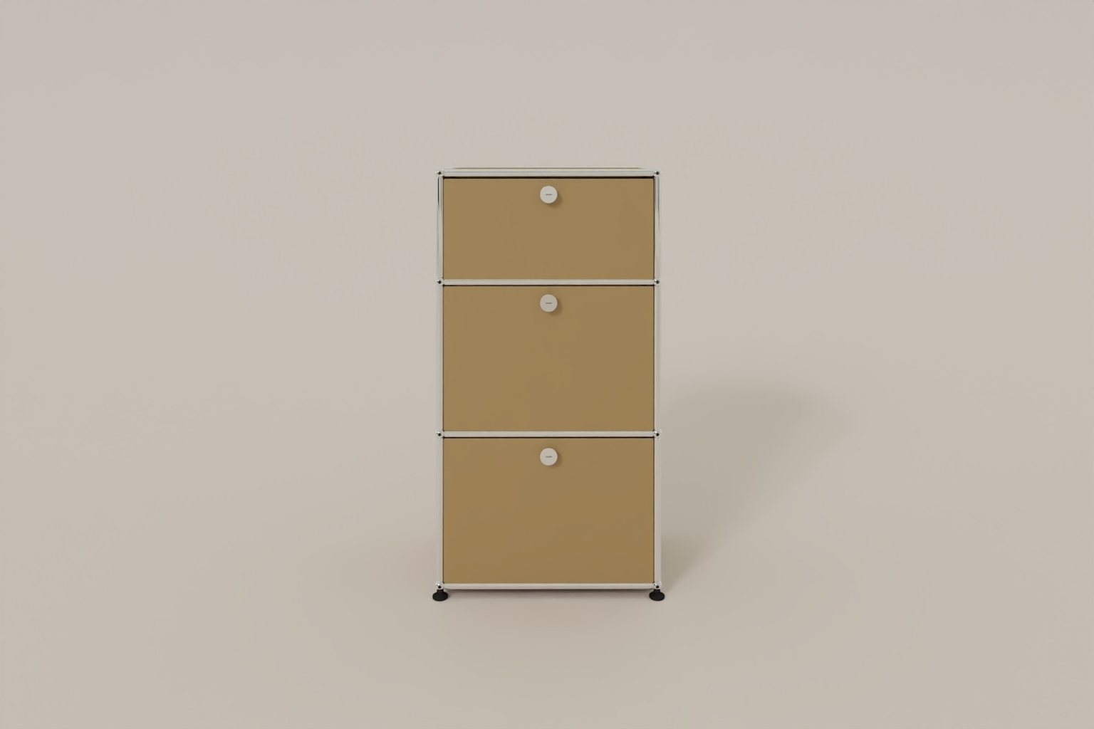 USM Haller schmales Highboard mit 3 Klapptüren. Produktbild