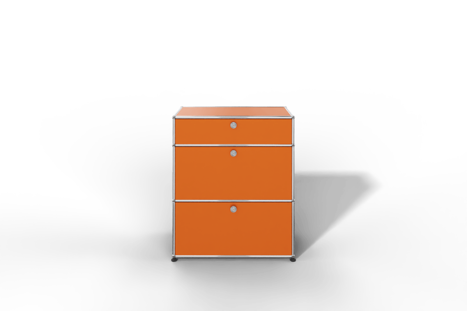 USM Haller Highboard mit zwei Klapptüren, je einem Zwischenboden und einer Schublade Produktbild
