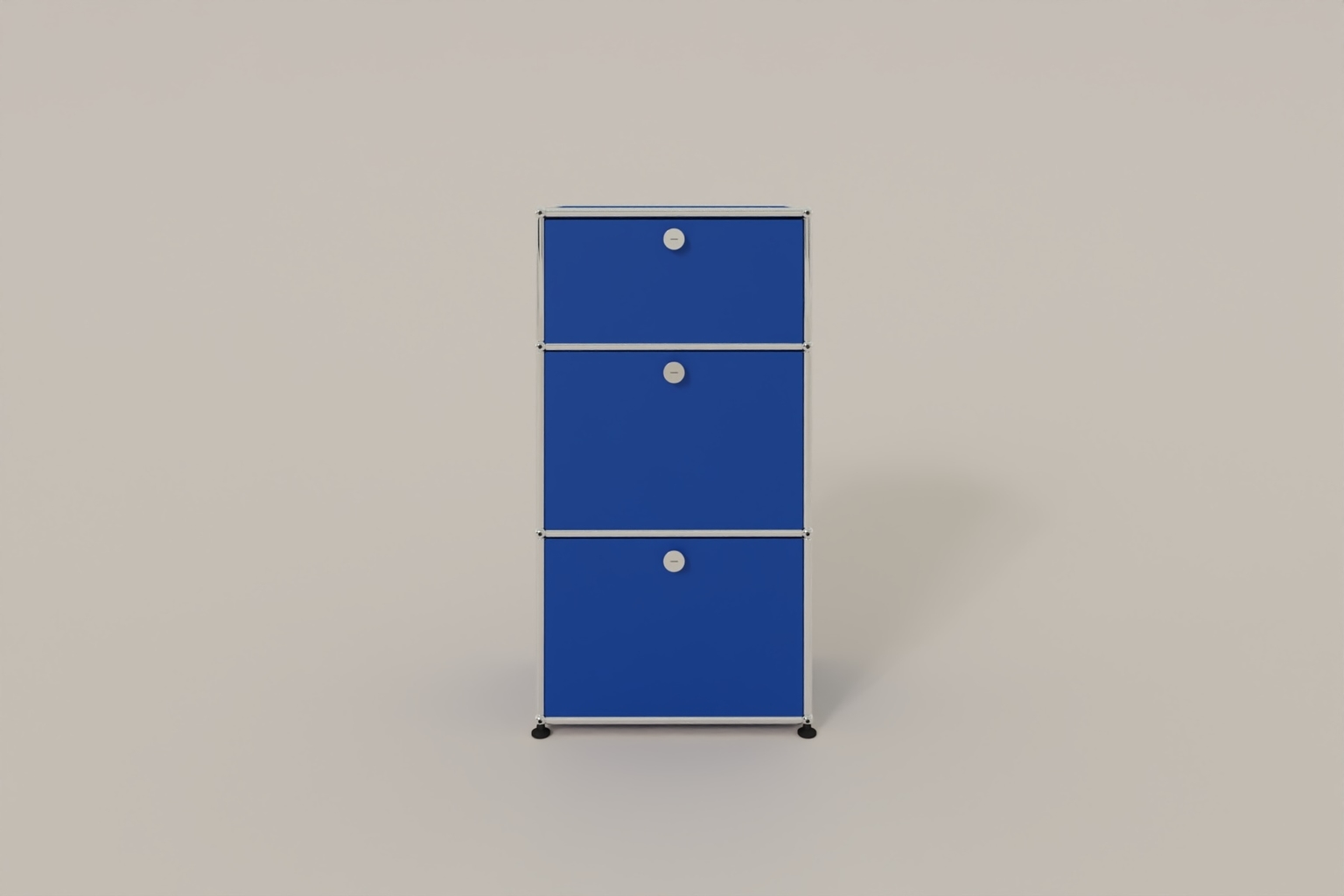 USM Haller schmales Highboard mit 3 Klapptüren. Produktbild