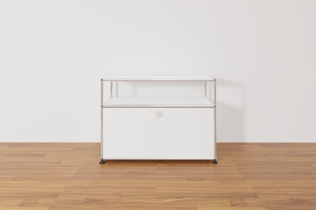 USM Haller Lowboard mit zusätzlicher Ebene in Reinweiß, Ausstellungsstück