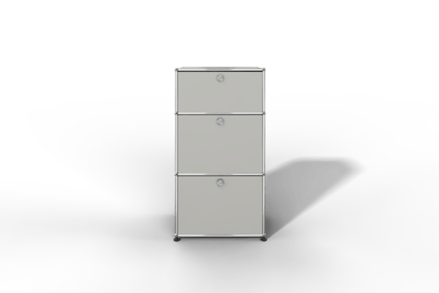 USM Haller schmales Highboard mit 3 Klapptüren.