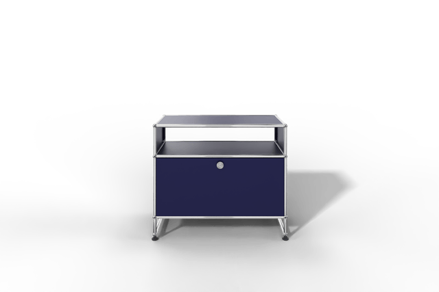 USM Haller Sideboard auf Sockel mit einer Klapptüre