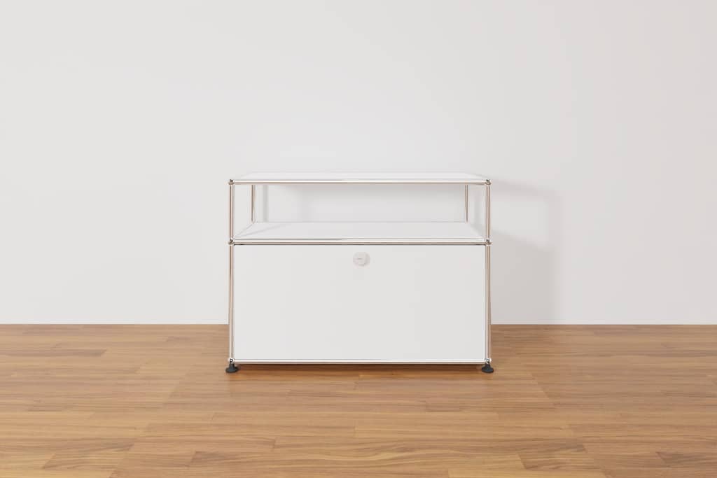 USM Haller Lowboard mit zusätzlicher Ebene in Reinweiß, Ausstellungsstück
