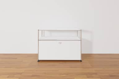 USM Haller Lowboard mit zusätzlicher Ebene in Reinweiß, Ausstellungsstück Produktbild