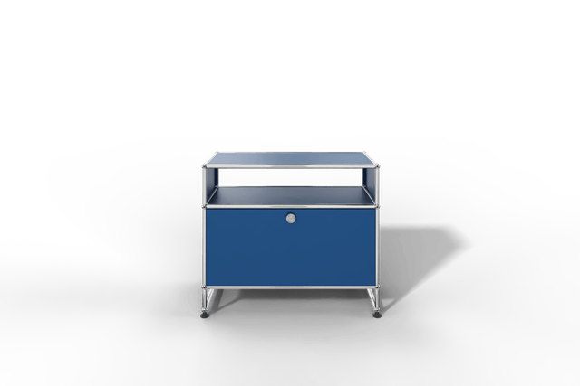 USM Haller Sideboard auf Sockel mit einer Klapptüre