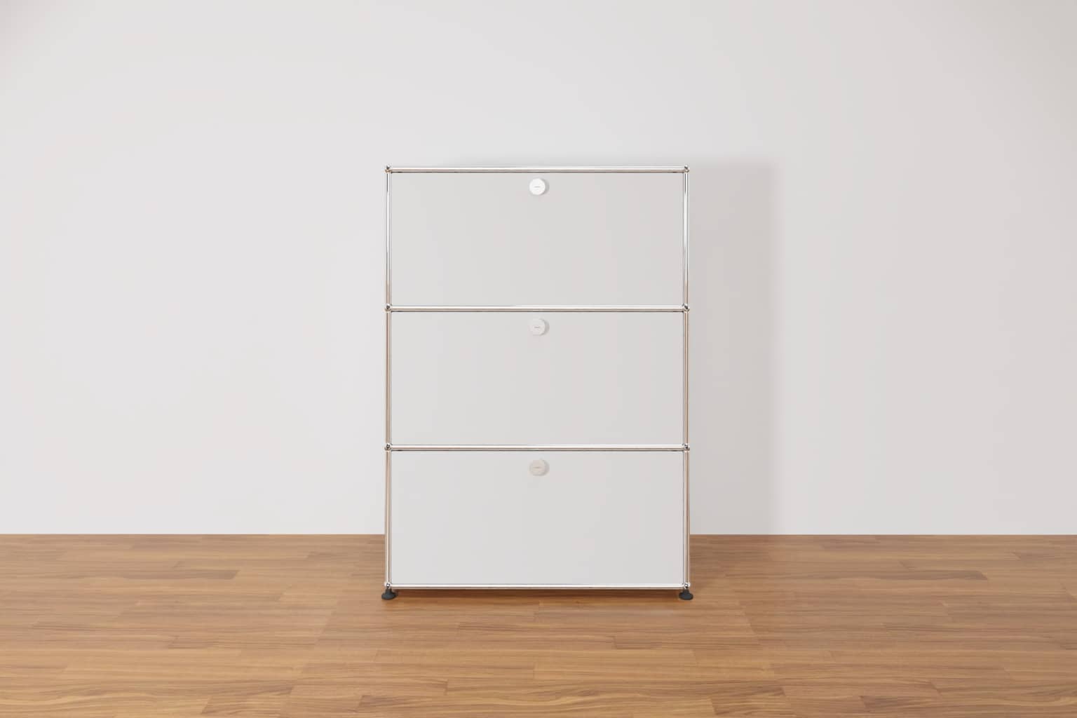 Original USM Haller Highboard mit 3 Klapptüren in reinweiß Produktbild
