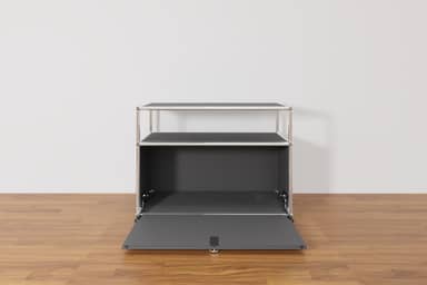USM Haller Lowboard mit zusätzlicher Ebene in Anthrazit, Ausstellungsstück Produktbild