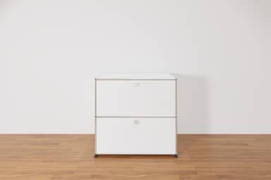 USM Haller Sideboard mit 2 Klapptüren übereinander in Reinweiß, Ausstellungsstück Produktbild