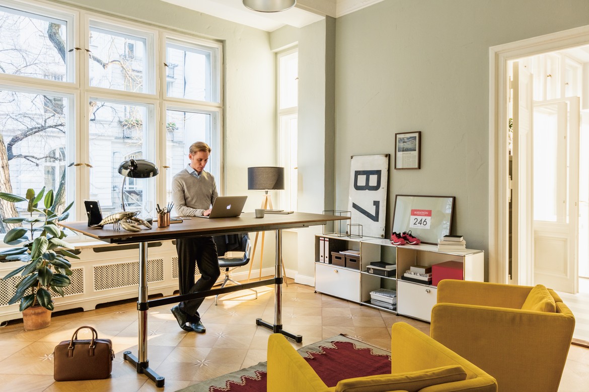 USM Haller Kitos M Plus, MDF pulverbeschichtet reinweiss, mechanisch höhenverstellbar Produktbild