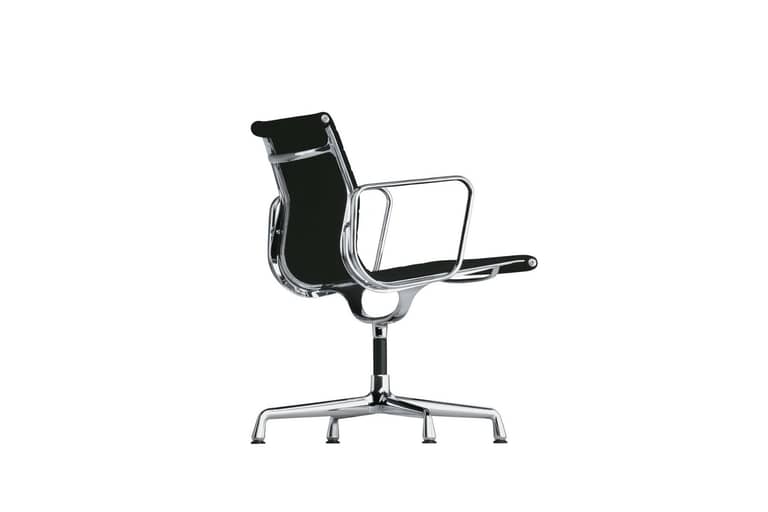 Vitra Aluminium Chair EA 108 mit Armlehne, Lederbezug in schwarz Produktbild
