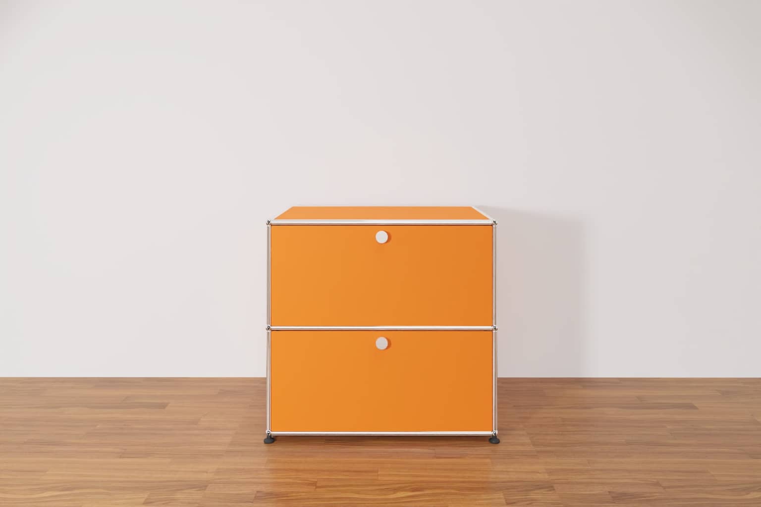 USM Haller Sideboard mit 2 Klapptüren übereinander in Reinorange, Ausstellungsstück Produktbild