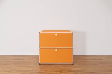 USM Haller Sideboard mit 2 Klapptüren übereinander in Reinorange, Ausstellungsstück Produktbild