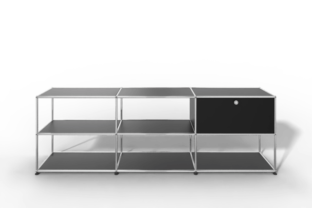 USM Haller Sideboard offen mit einer Klapptüre