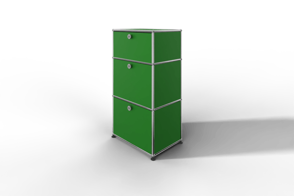 USM Haller schmales Highboard mit 3 Klapptüren. Produktbild