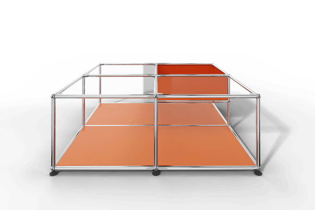Quadratischer Couchtisch mit Glastablaren und Ablagefach