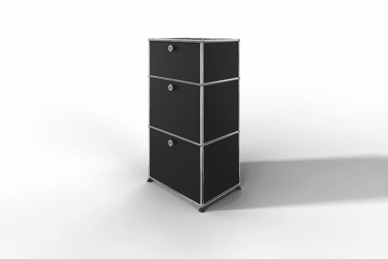 USM Haller schmales Highboard mit 3 Klapptüren. Produktbild