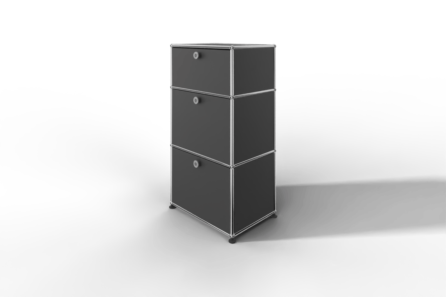 USM Haller schmales Highboard mit 3 Klapptüren. Produktbild