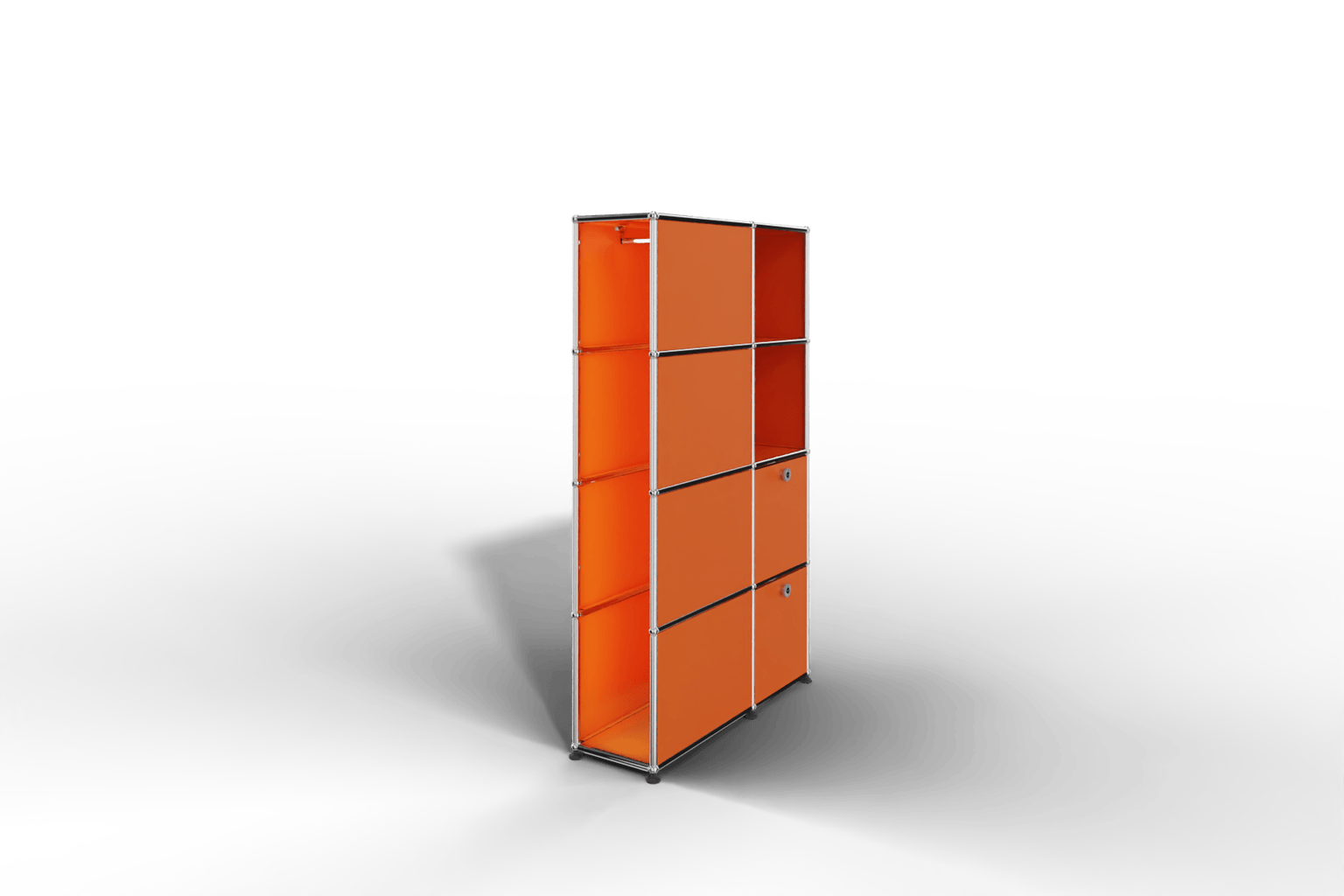 Seitlich geöffnete Garderobe mit Fächern und Klapptüren Produktbild