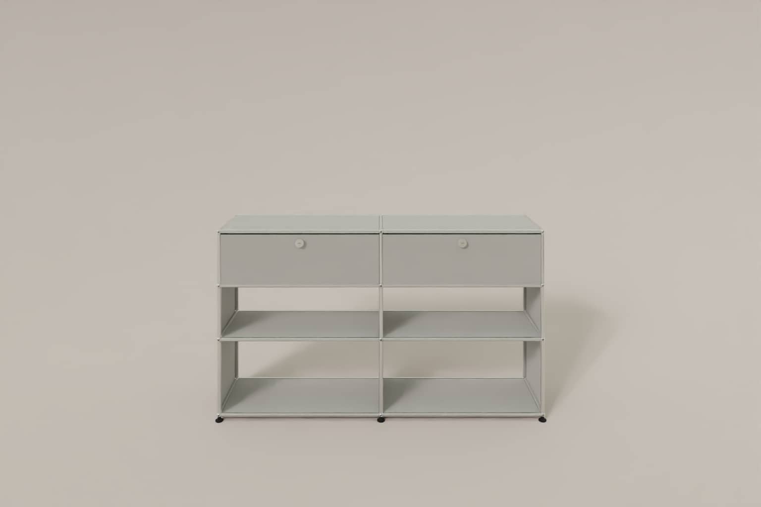 USM Haller Highboard mit 4 offenen Fächern und 2 niedrigen Klapptüren Produktbild