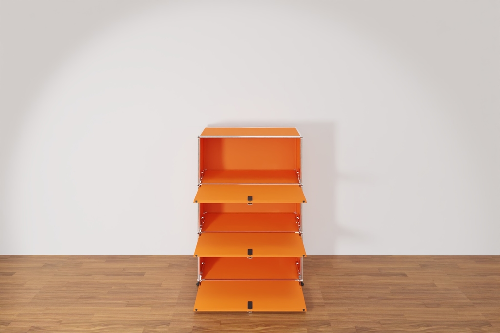 USM Haller Highboard in Reinorange mit 3 Klapptüren, Ausstellungsstück Produktbild
