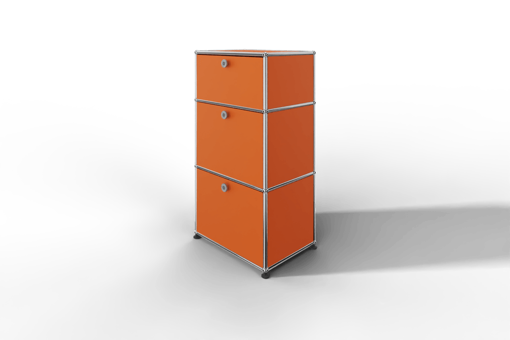 USM Haller schmales Highboard mit 3 Klapptüren. Produktbild