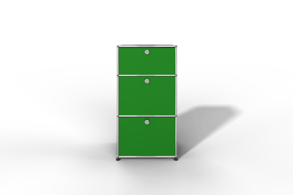 USM Haller schmales Highboard mit 3 Klapptüren. Produktbild