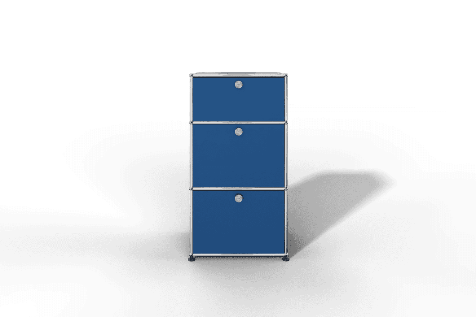 USM Haller schmales Highboard mit 3 Klapptüren. Produktbild