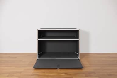 Original USM Haller Sideboard mit einer Klapptüre Produktbild