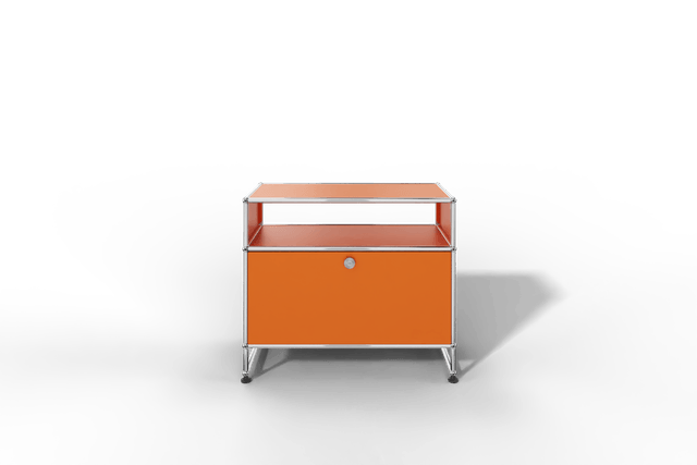 USM Haller Sideboard auf Sockel mit einer Klapptüre