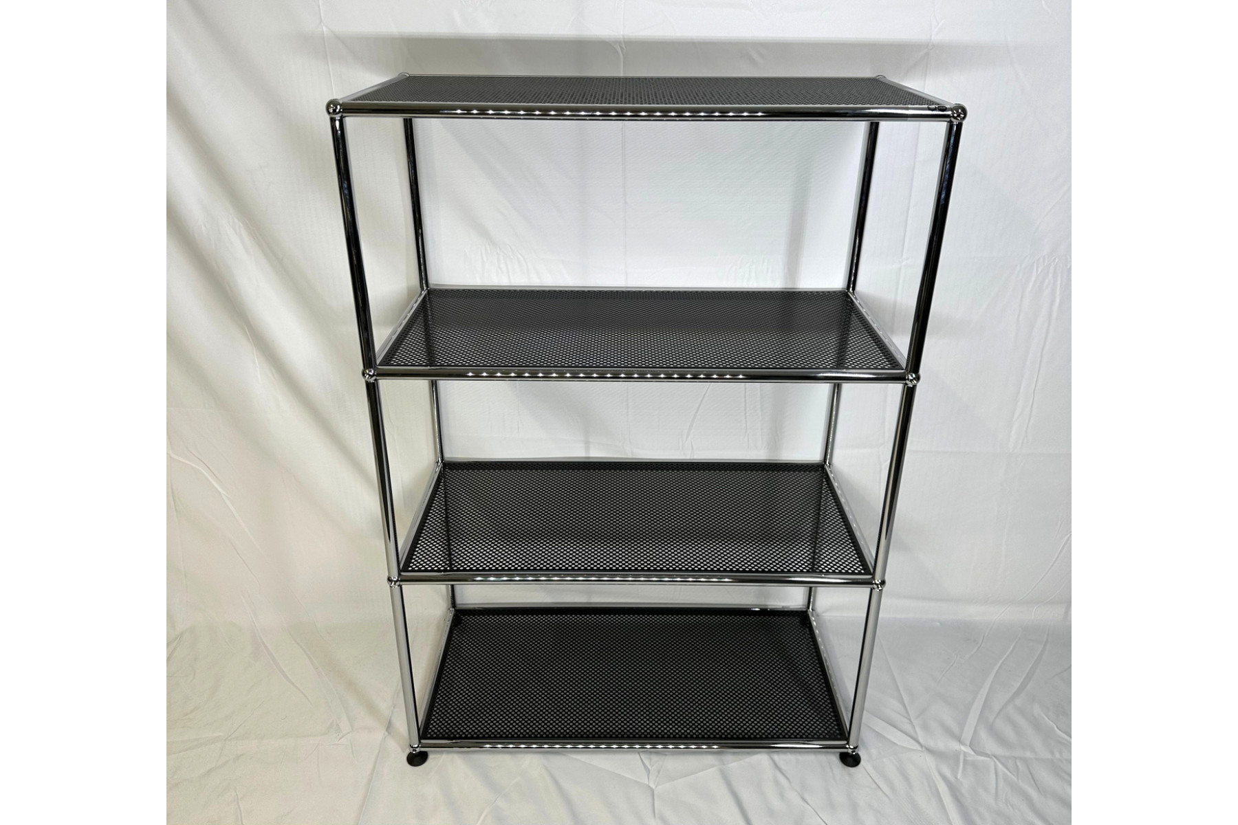 Original USM Haller Regal perforiert in Graphitschwarz - Ausstellungsstück Produktbild